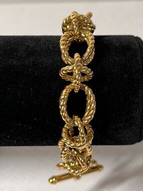 Vintage yellow Gold-tone Rope Oval & Circle Link Toggle Bracelet
Unique